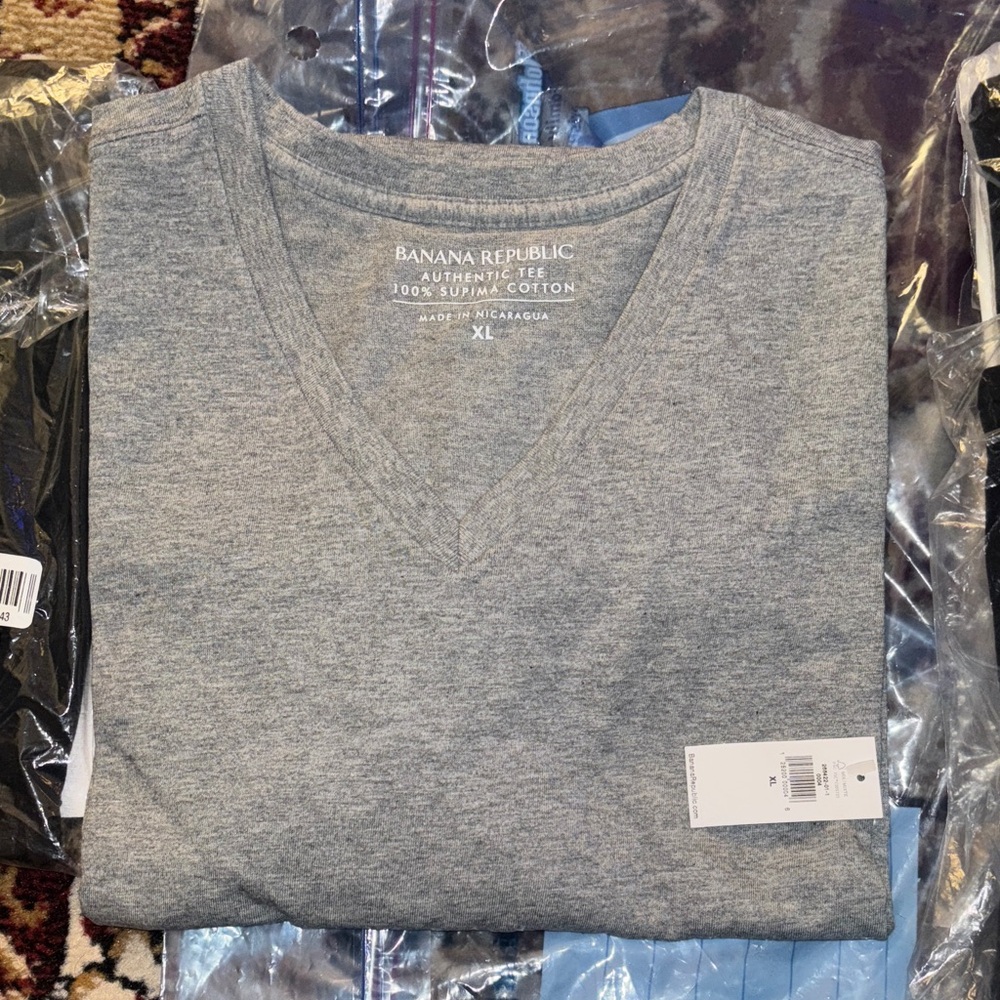 Banana Republic Heather Gray V-Neck t shirt